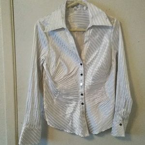 Caché white half button up